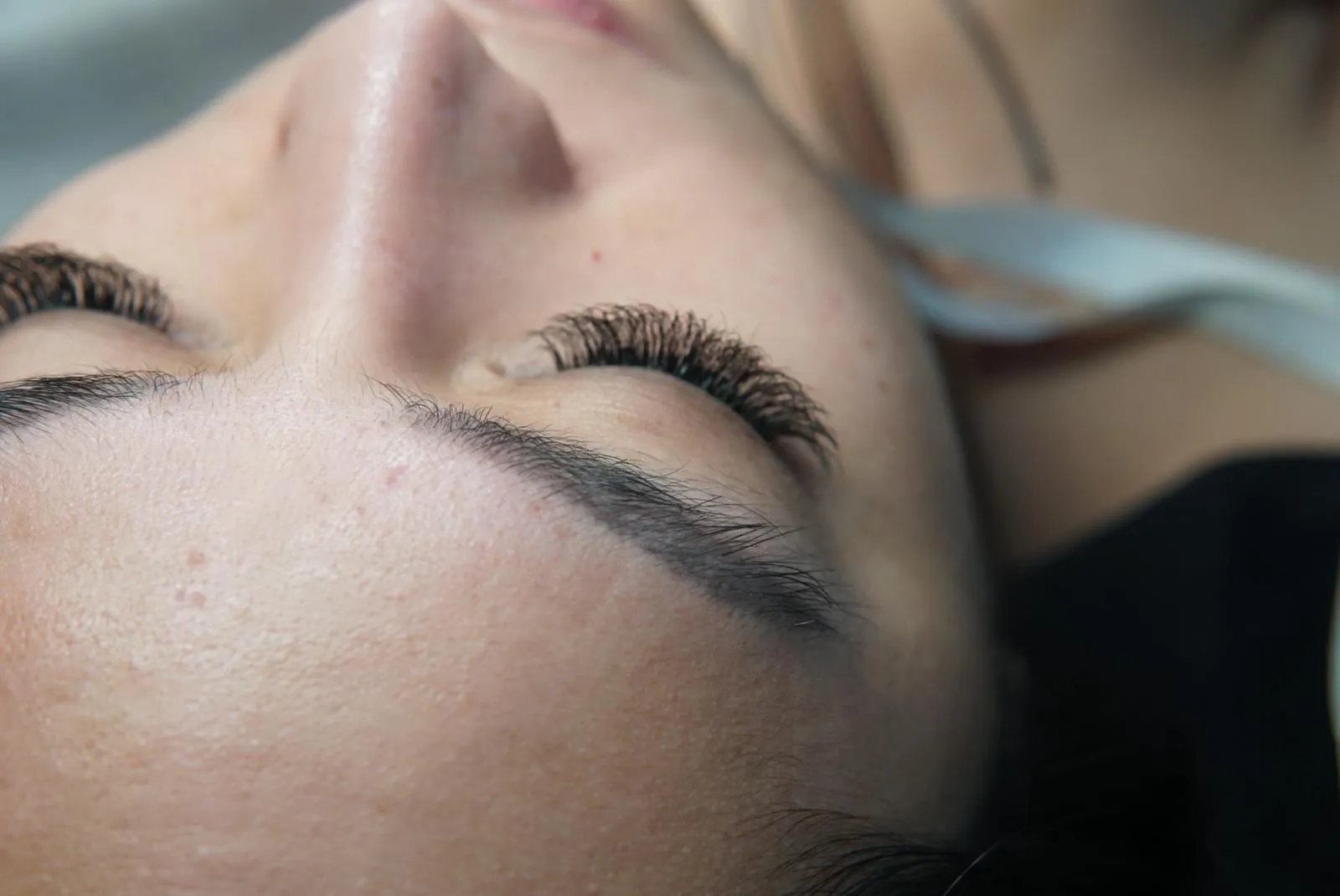 Side view of lash extensions